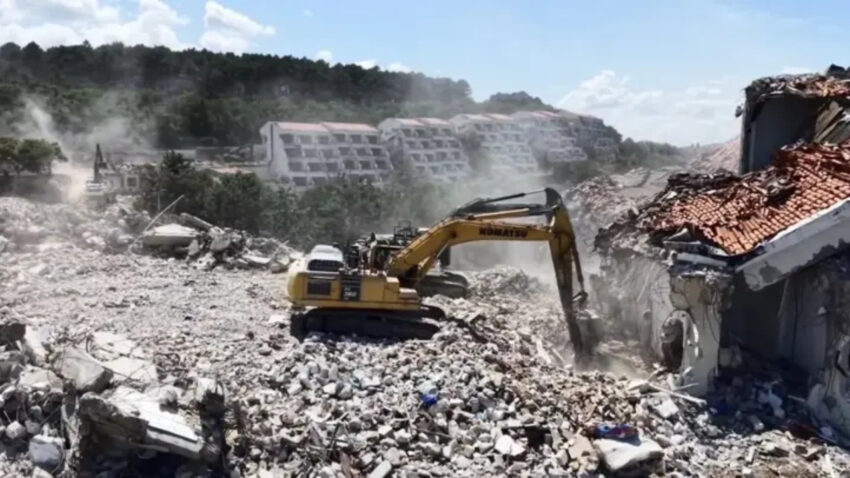 Milli takimin kamp yaptigi otel yikildi arkasi orman onu deniz tesisin ne yapilacagi belli Qq2KjkZK